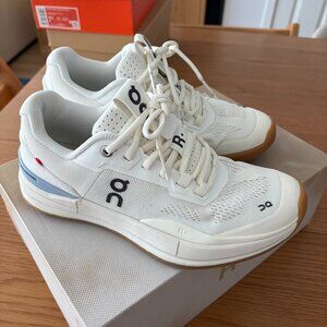 ON Tennis shoes  “The Roger Pro”